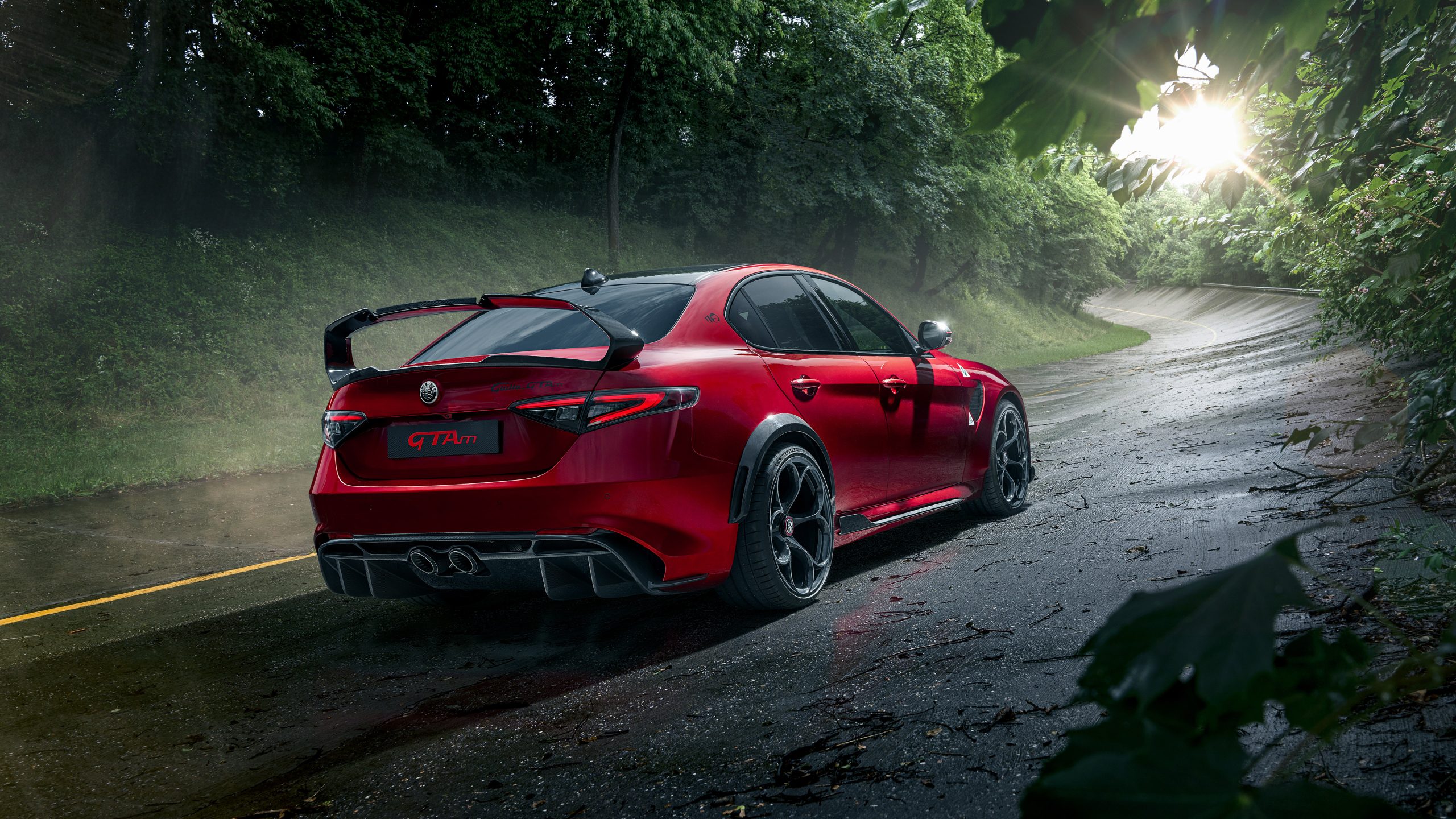 2021-Alfa-Romeo-Giulia-GTA-014-2160